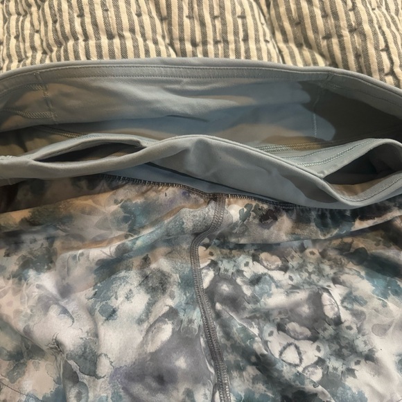 lululemon athletica Blue Athletic Shorts NWOT  sz 4 - Picture 4 of 9